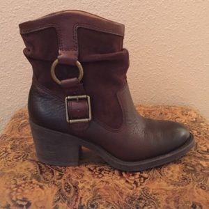 Like new lucky brand boxer harness booties